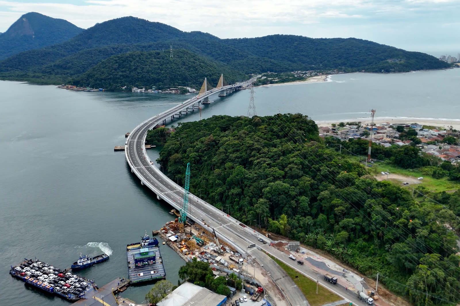 Vista aérea da Ponte de Guaratuba em construção